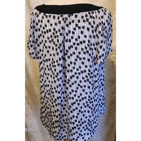 F60 Worthington Woman's white w/black print flowy blouse short sleeved V-neck - Picture 8 of 10